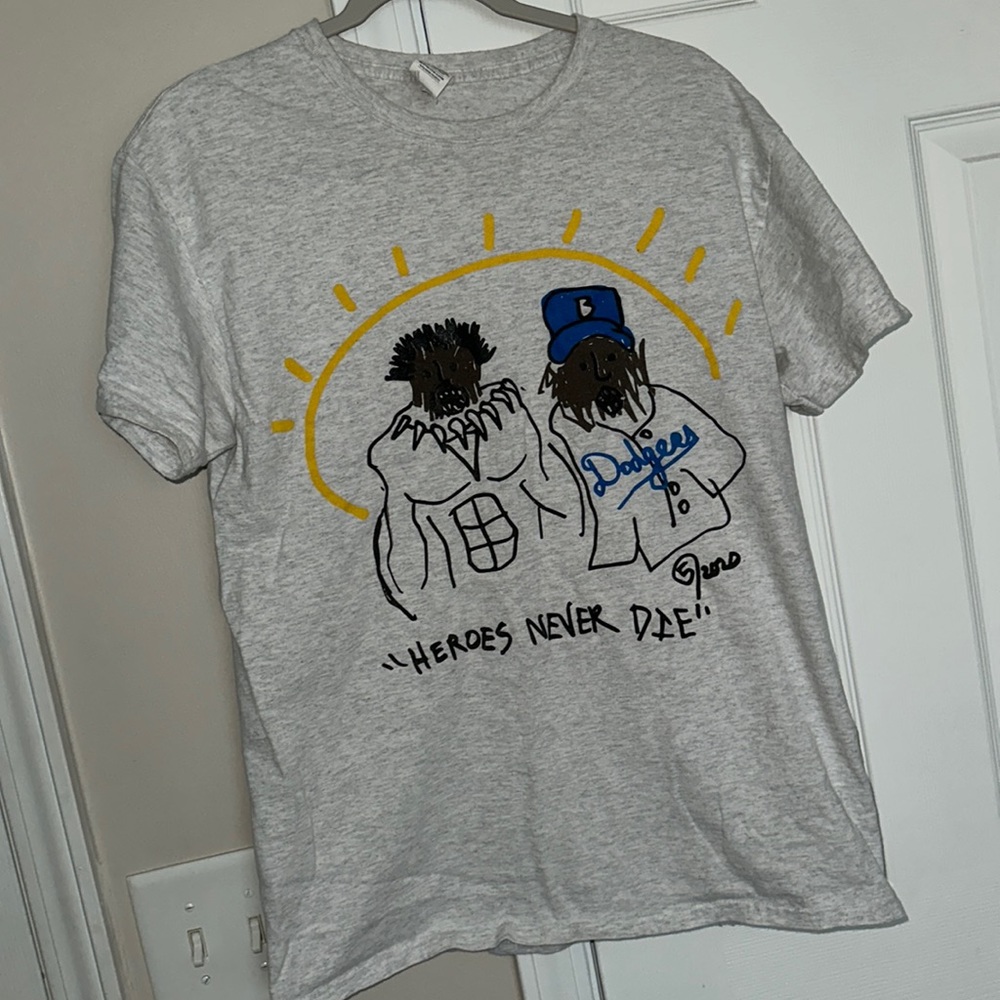 5amRosa Chadwick Boseman ‘Heroes Never Die’ Tee